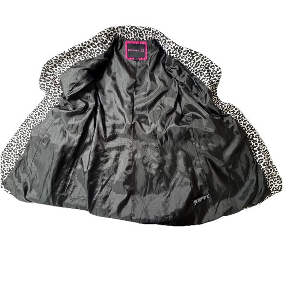 NWT Forever 21 Sz M Black/White Leopard Print Trench Coat Jacket 3/4 Sleeve Belt - Picture 6 of 13